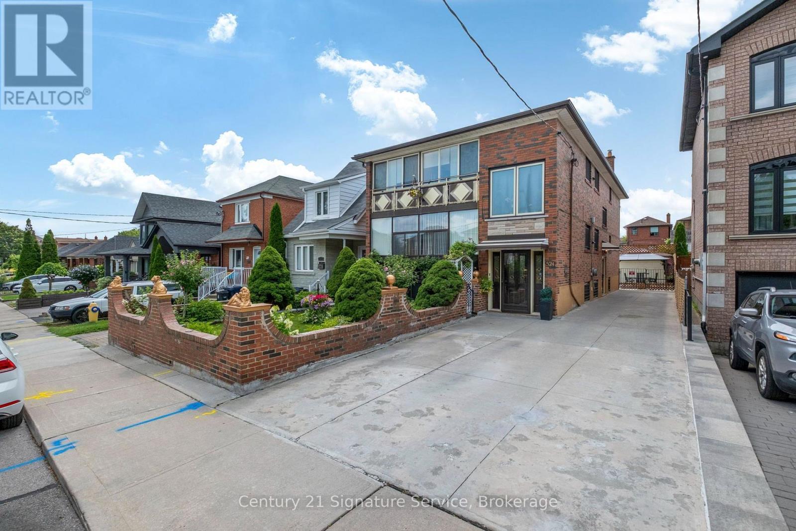 524 SILVERTHORN AVENUE, Toronto, Ontario
