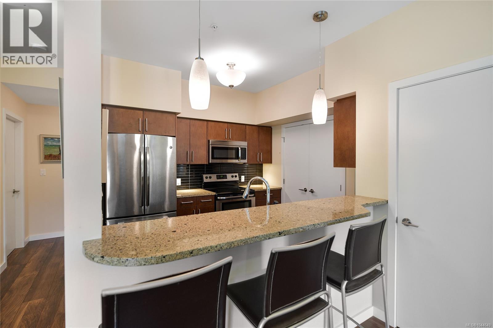 201 591 Latoria Rd, Langford, British Columbia  V8W 2T6 - Photo 6 - 1044649