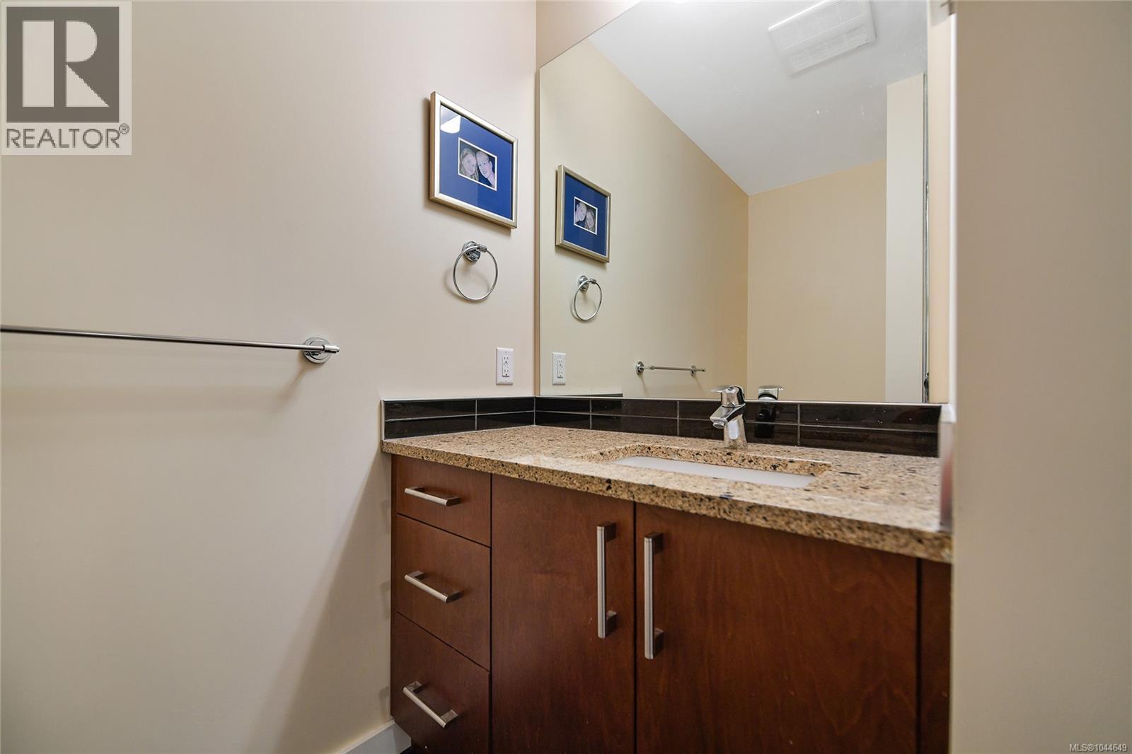 201 591 Latoria Rd, Langford, British Columbia  V8W 2T6 - Photo 18 - 1044649