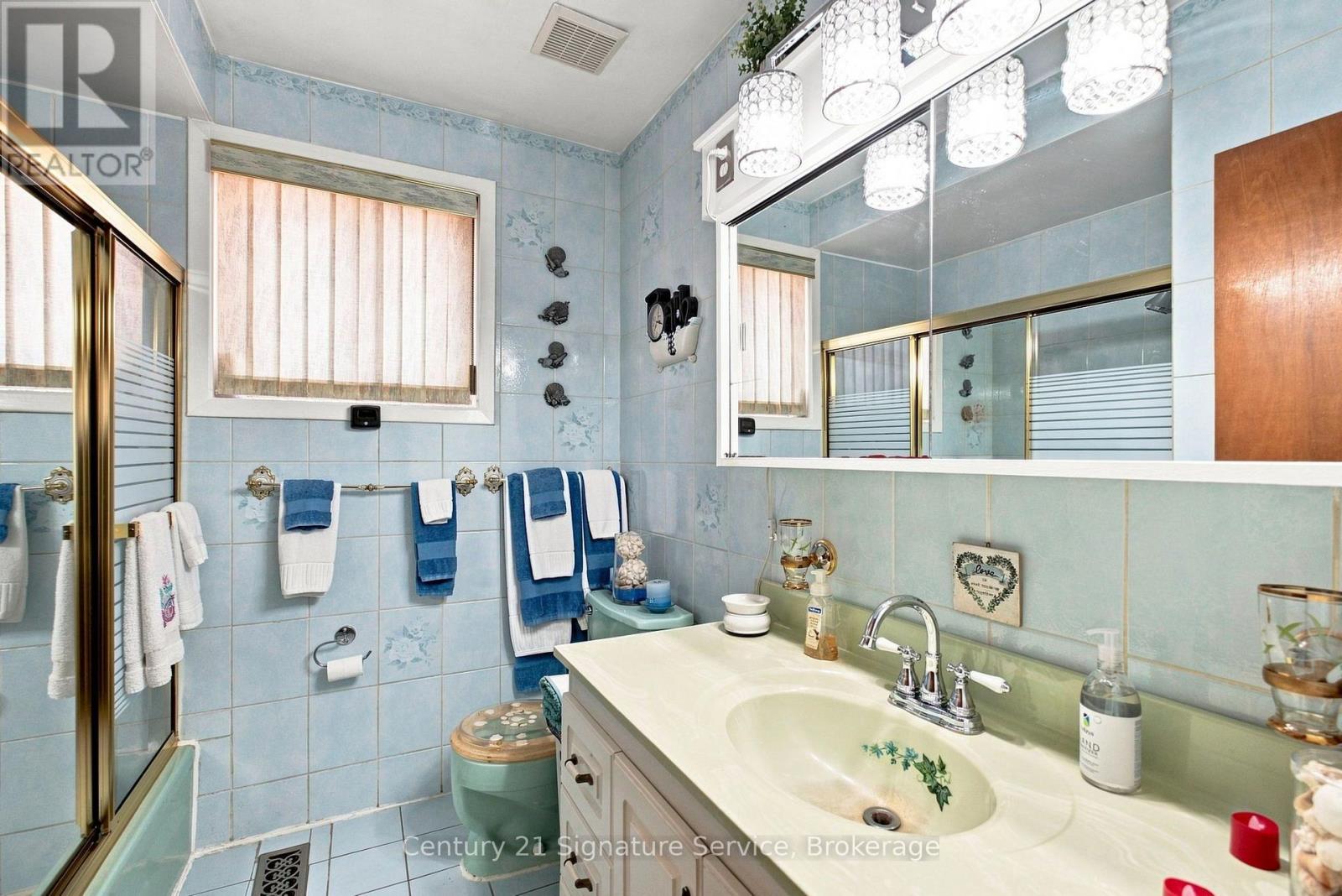 524 Silverthorn Avenue, Toronto, Ontario  M6M 3H7 - Photo 26 - W13623088