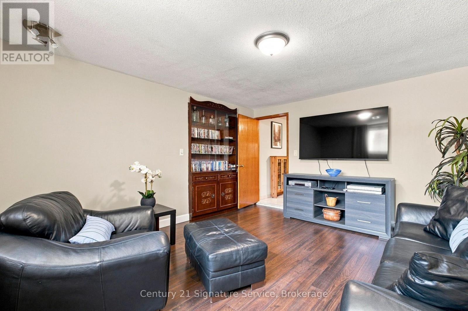 524 Silverthorn Avenue, Toronto, Ontario  M6M 3H7 - Photo 20 - W13623088