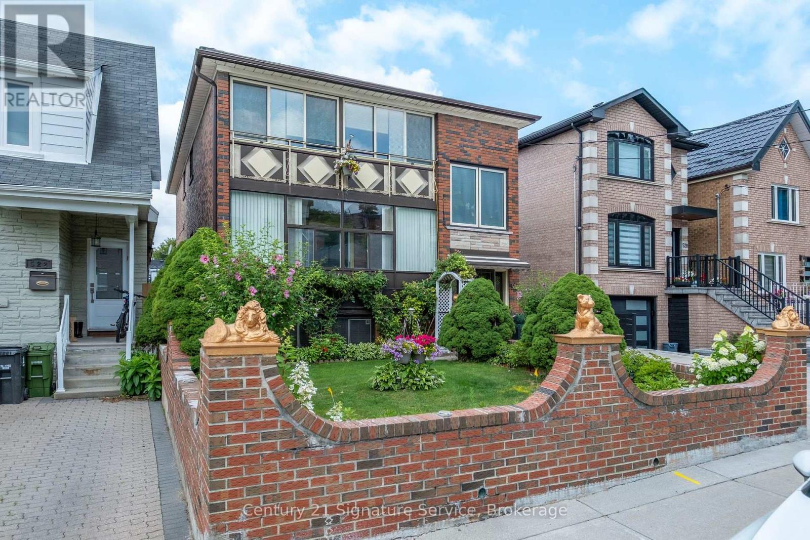 524 Silverthorn Avenue, Toronto, Ontario  M6M 3H7 - Photo 4 - W13623088
