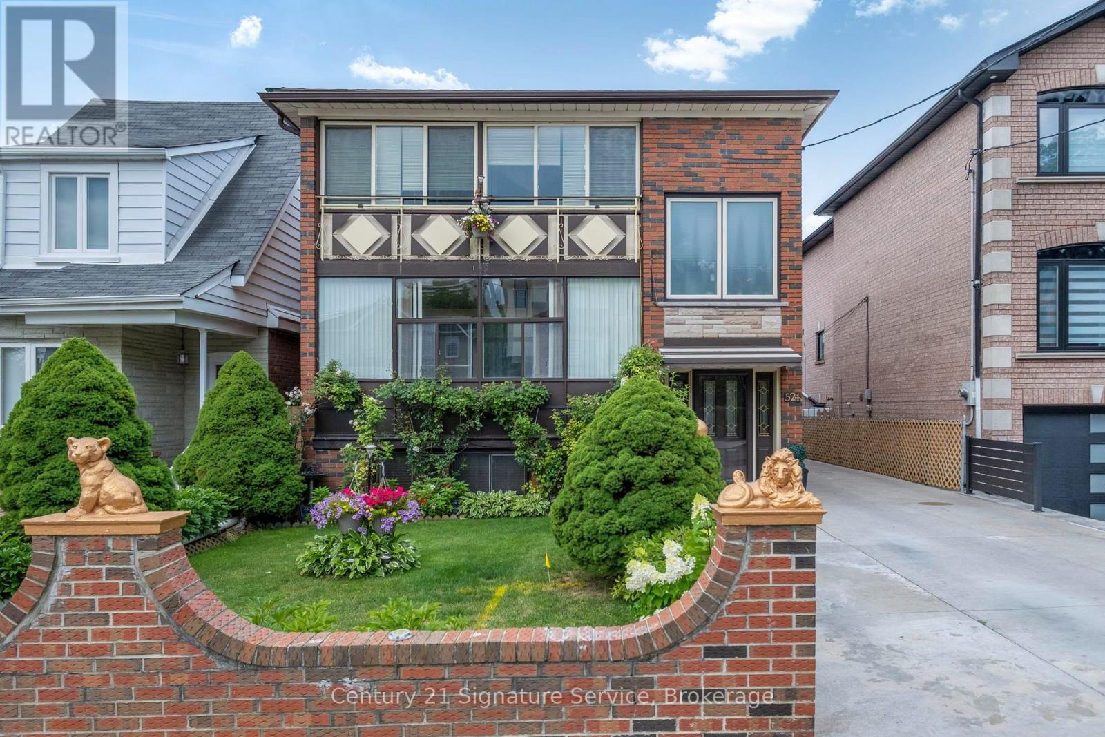 524 Silverthorn Avenue, Toronto, Ontario  M6M 3H7 - Photo 3 - W13623088