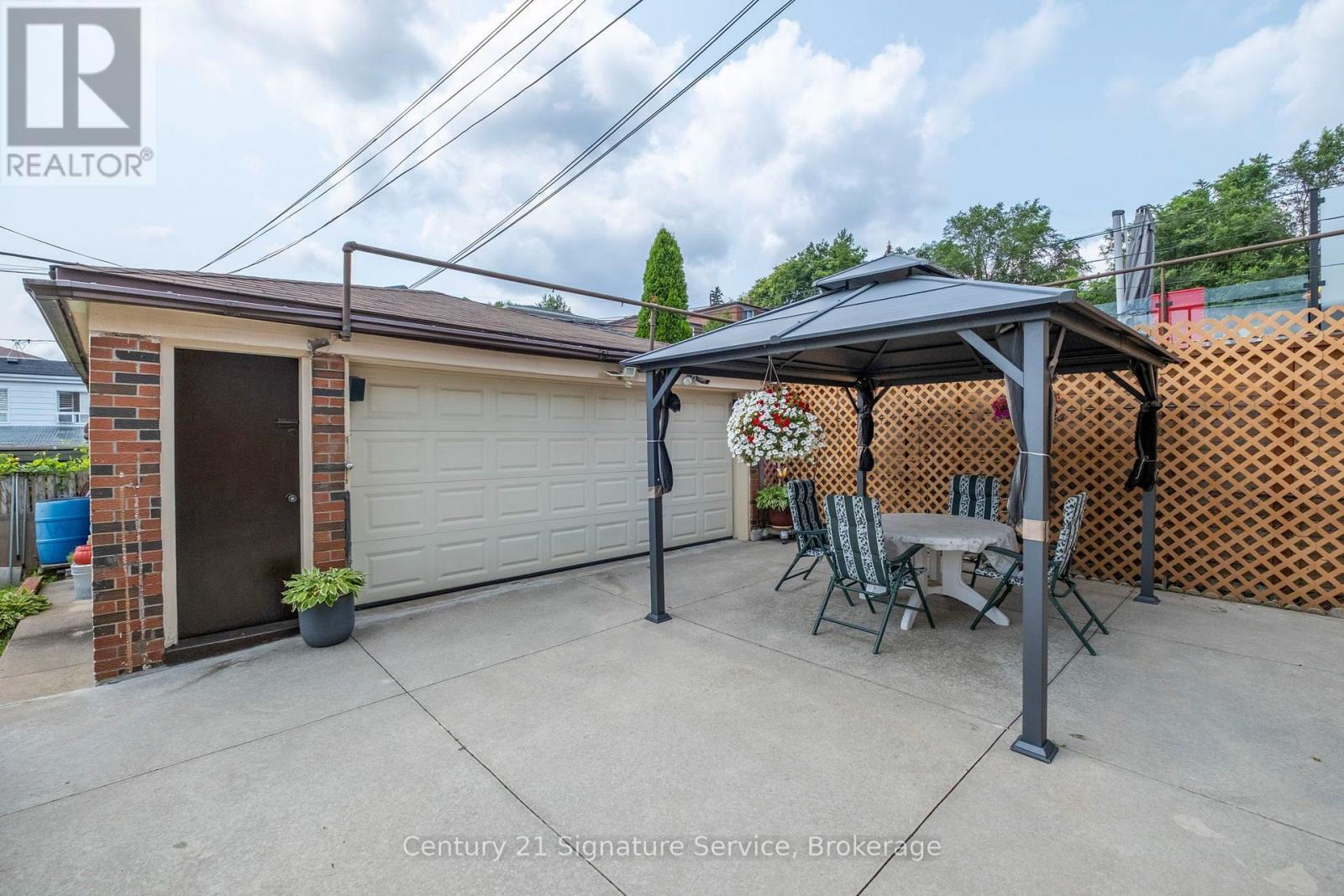 524 Silverthorn Avenue, Toronto, Ontario  M6M 3H7 - Photo 29 - W13623088
