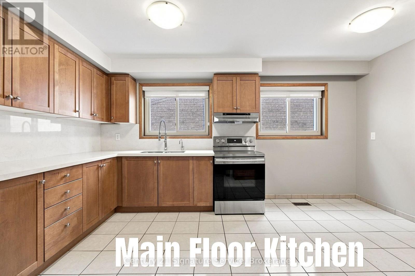 524 Silverthorn Avenue, Toronto, Ontario  M6M 3H7 - Photo 6 - W13623088