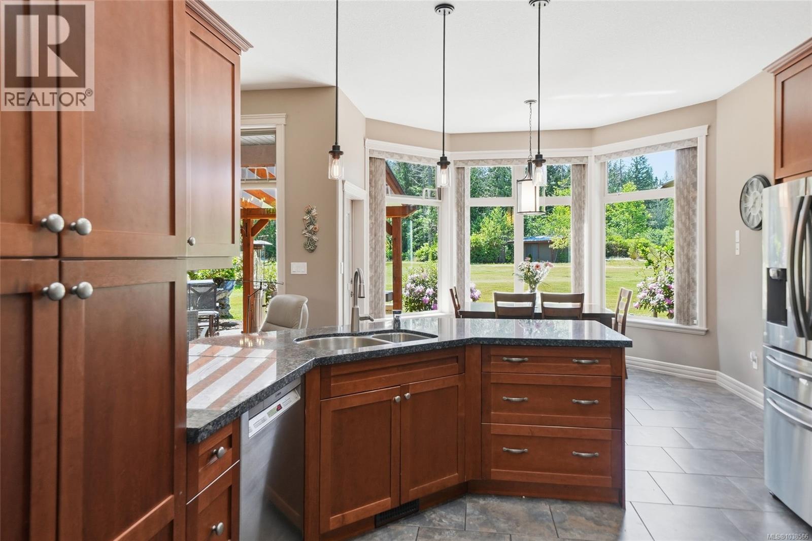 990 View Rd, Qualicum Beach, British Columbia  V9K 1N3 - Photo 6 - 1038566
