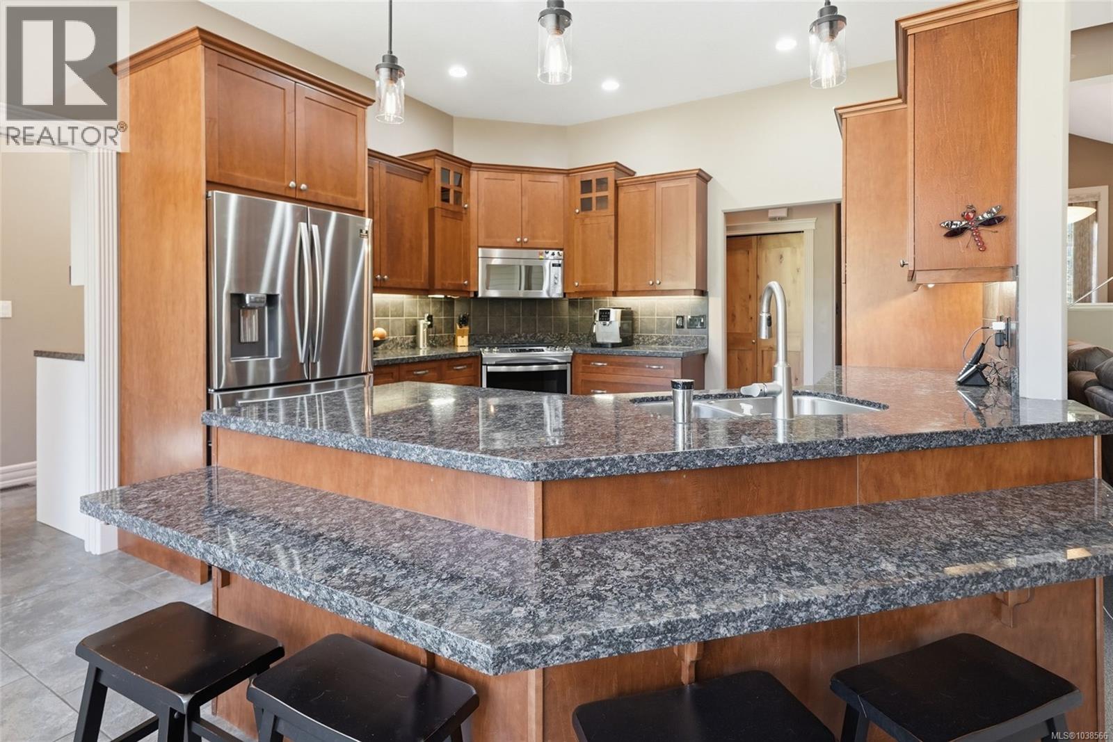 990 View Rd, Qualicum Beach, British Columbia  V9K 1N3 - Photo 5 - 1038566