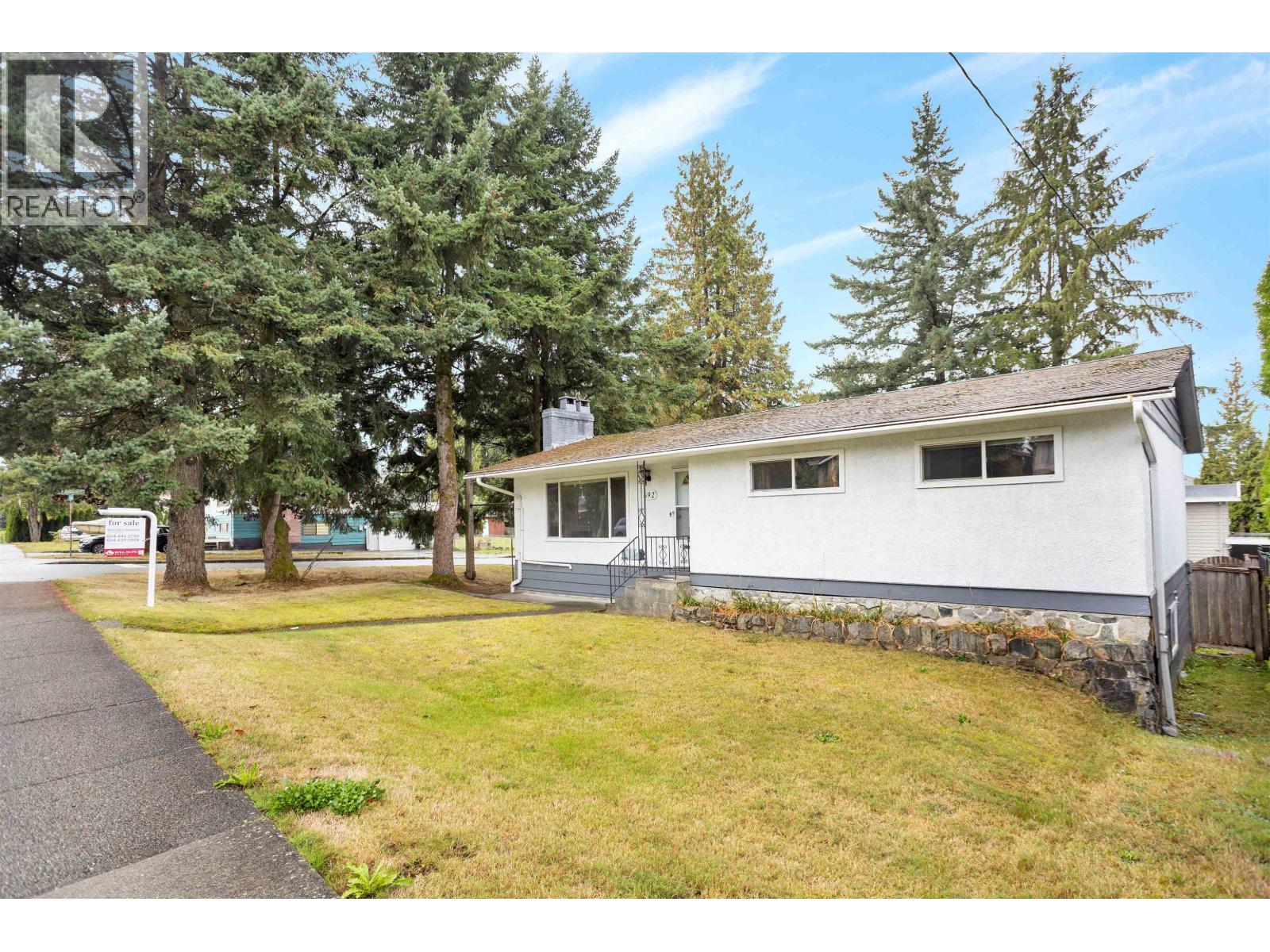 692 Blue Mountain Street, Coquitlam, British Columbia  V3J 4R9 - Photo 2 - R3151694