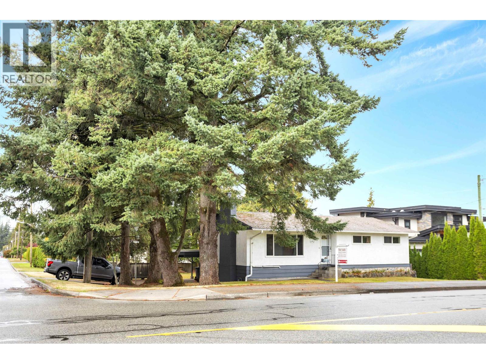 692 Blue Mountain Street, Coquitlam, British Columbia  V3J 4R9 - Photo 3 - R3151694