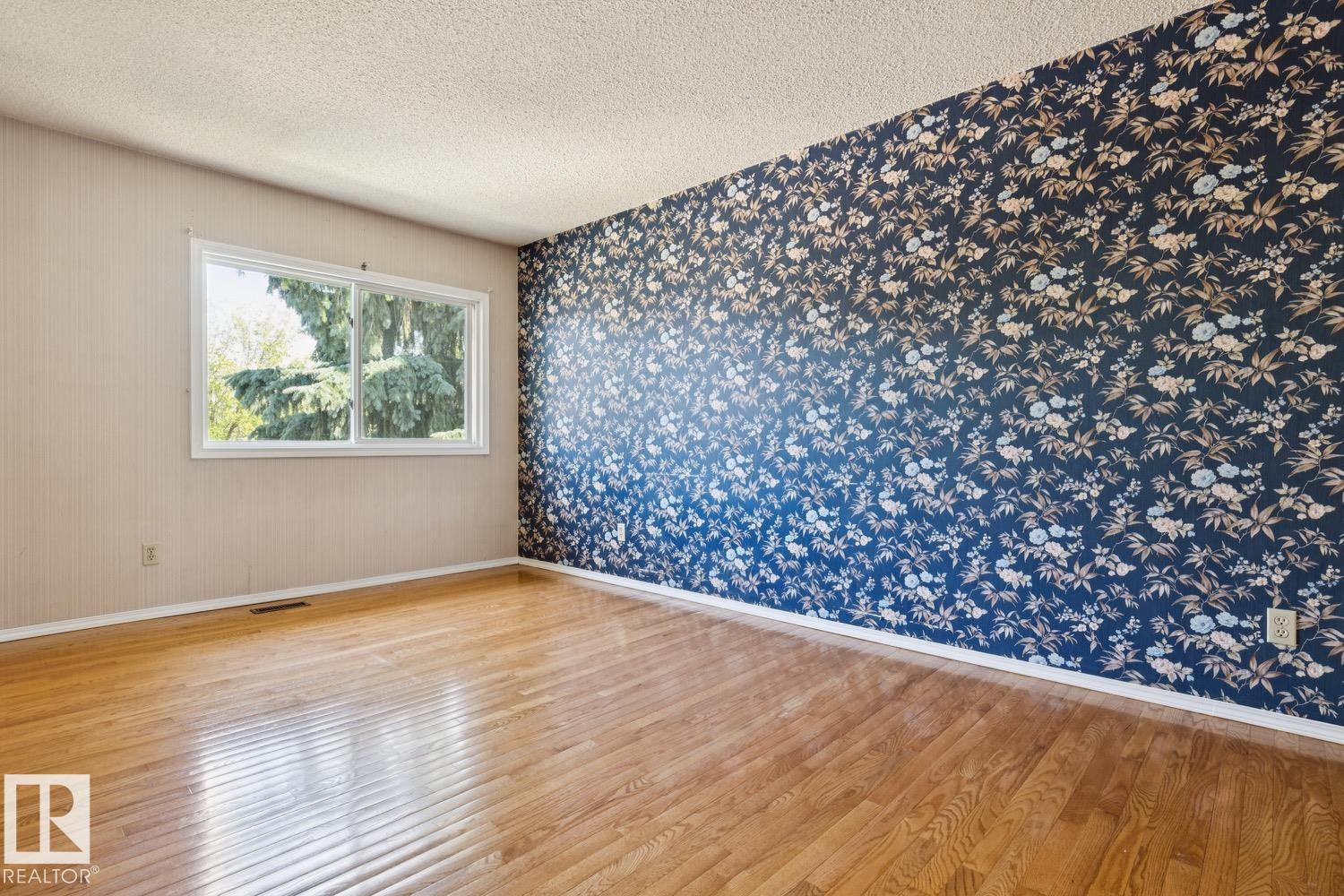 198 Tudor Ln NW, Edmonton, Alberta  T6J 3T5 - Photo 14 - E4501683