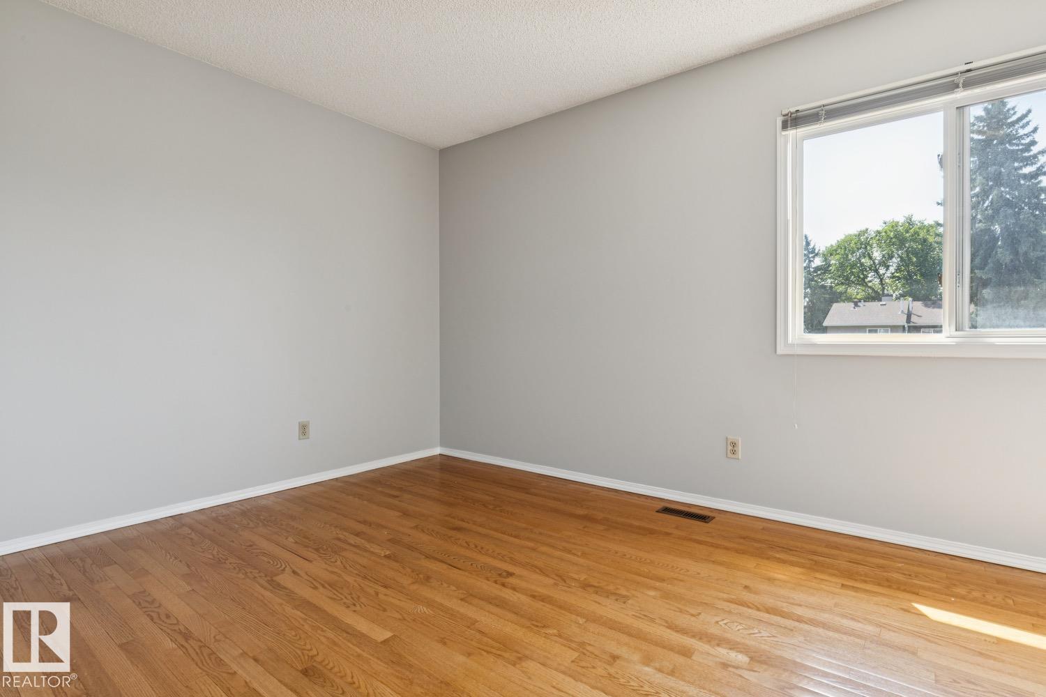 198 Tudor Ln NW, Edmonton, Alberta  T6J 3T5 - Photo 18 - E4501683