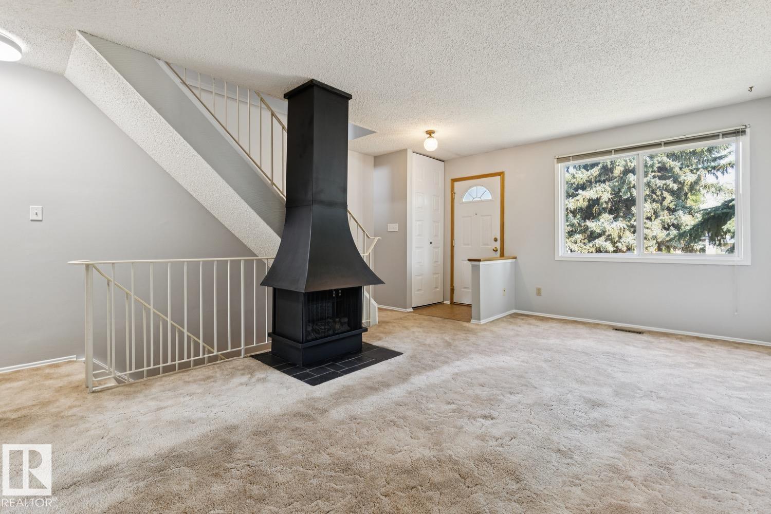 198 Tudor Ln NW, Edmonton, Alberta  T6J 3T5 - Photo 5 - E4501683