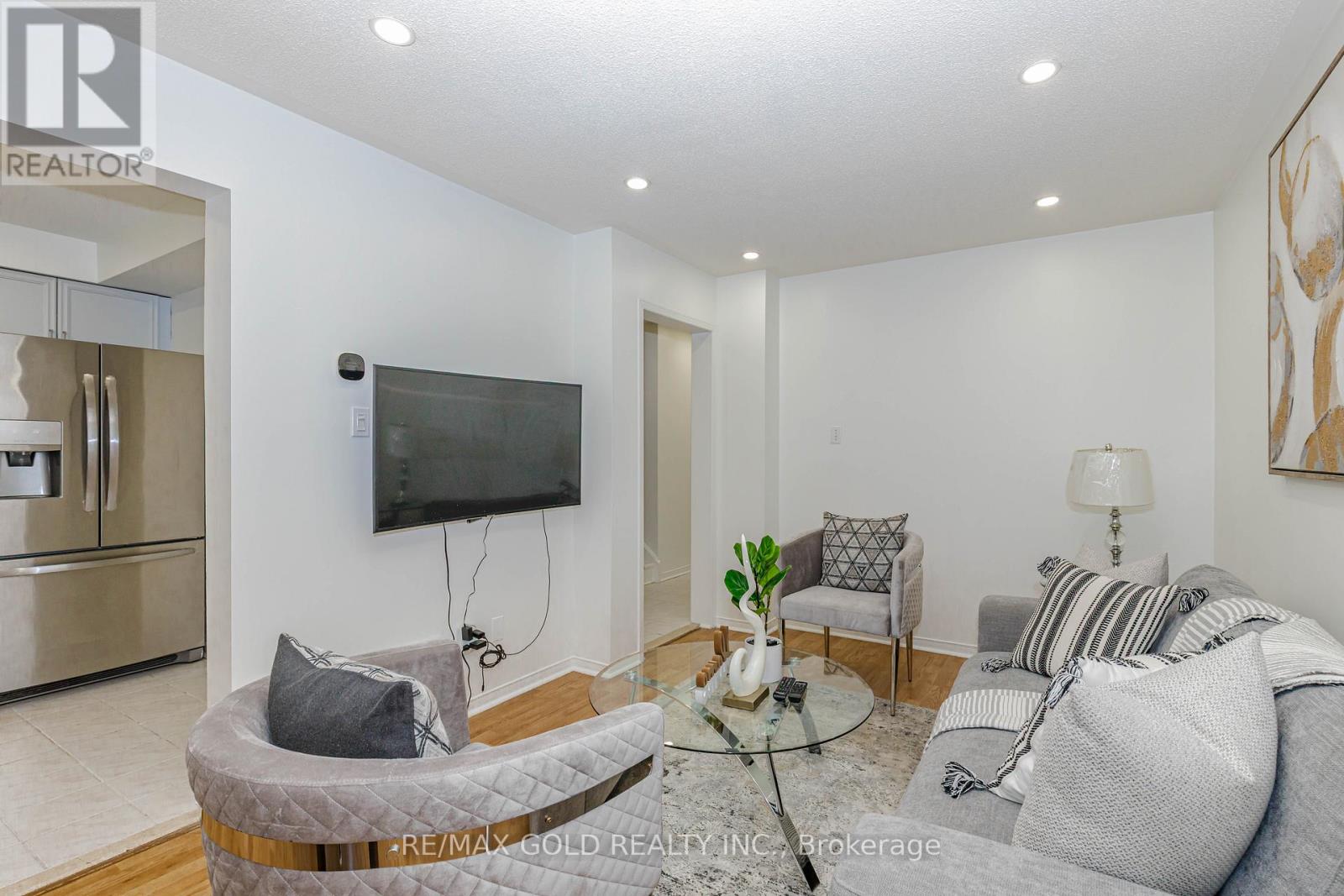 52 Wickstead Court, Brampton, Ontario  L6R 1N8 - Photo 10 - W13627284