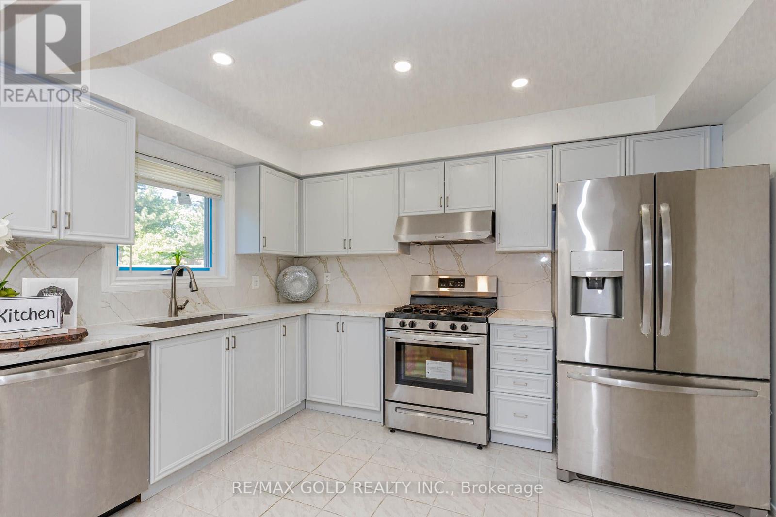 52 Wickstead Court, Brampton, Ontario  L6R 1N8 - Photo 17 - W13627284