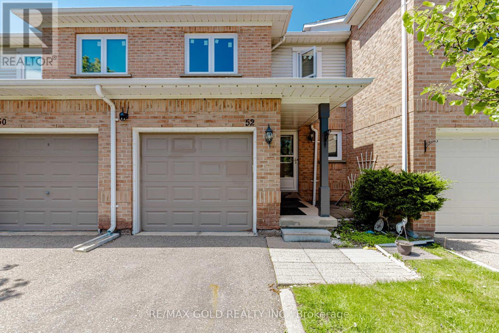 52 Wickstead Court, Brampton, Ontario  L6R 1N8 - Photo 2 - W13627284