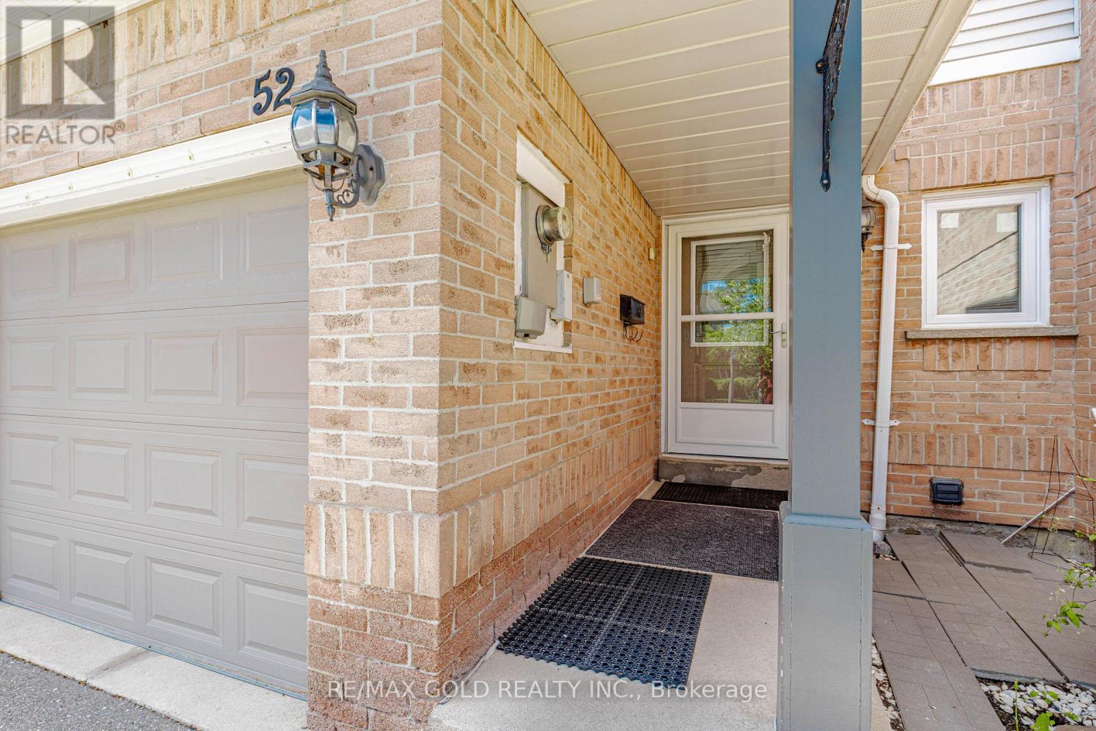 52 Wickstead Court, Brampton, Ontario  L6R 1N8 - Photo 3 - W13627284