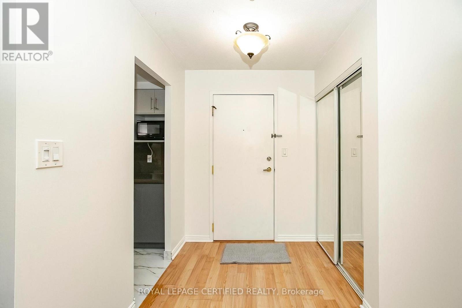1605 - 135 Hillcrest Avenue, Mississauga, Ontario  L5B 4B1 - Photo 10 - W13627304