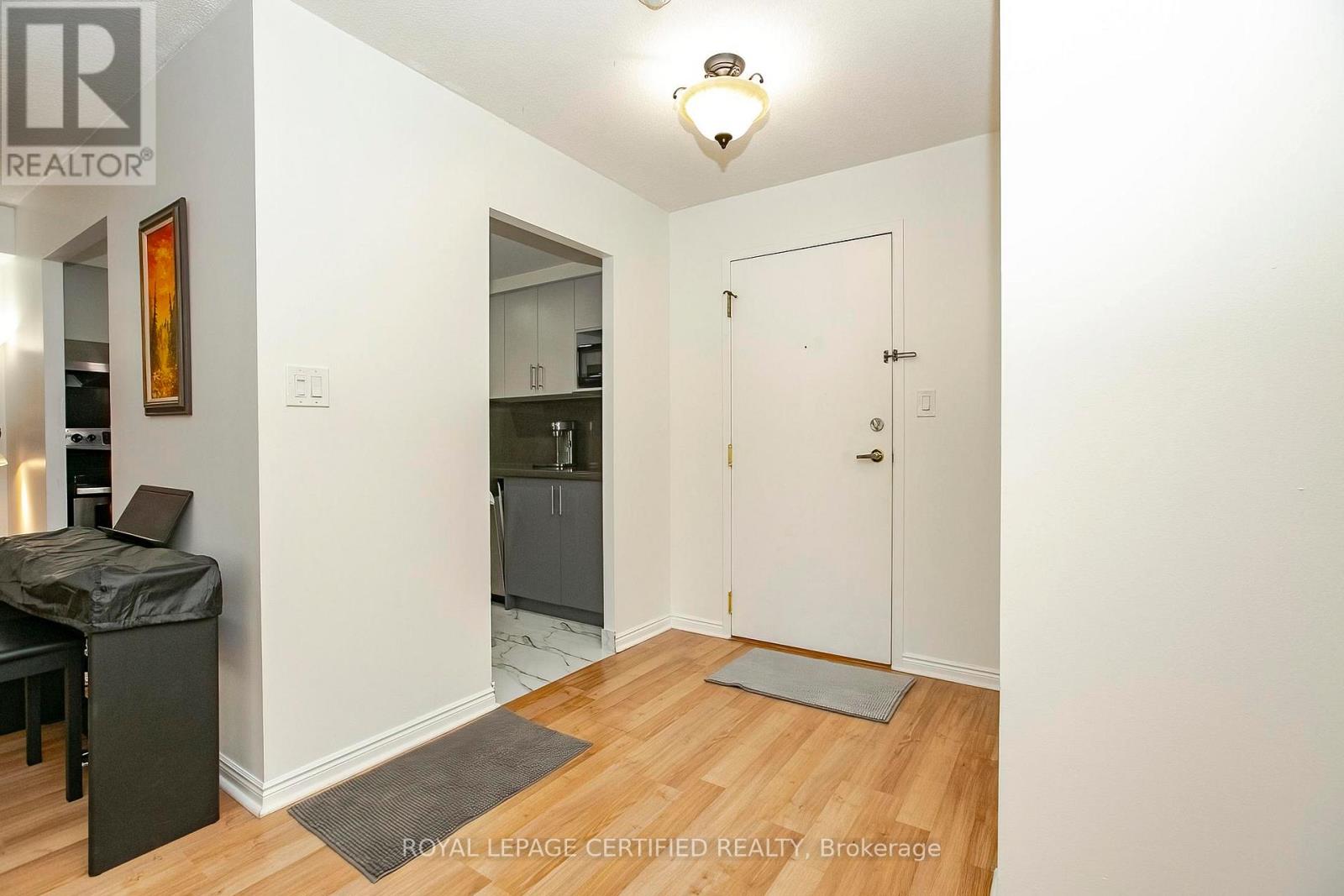 1605 - 135 Hillcrest Avenue, Mississauga, Ontario  L5B 4B1 - Photo 11 - W13627304