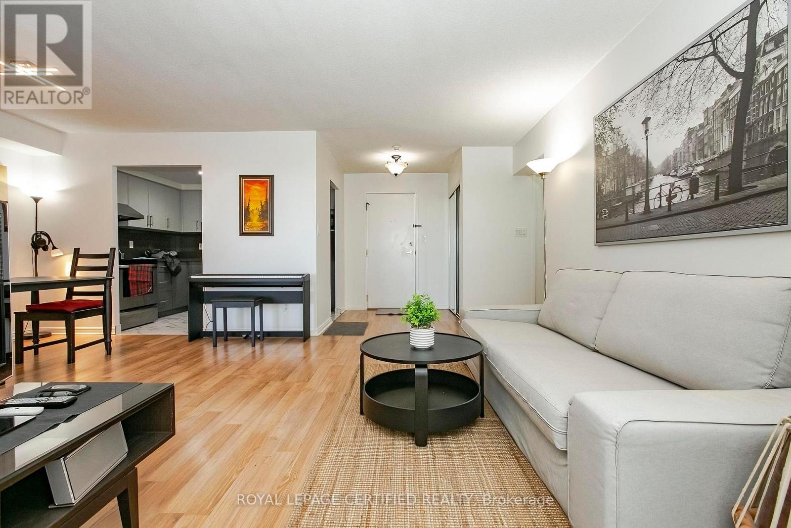 1605 - 135 Hillcrest Avenue, Mississauga, Ontario  L5B 4B1 - Photo 17 - W13627304