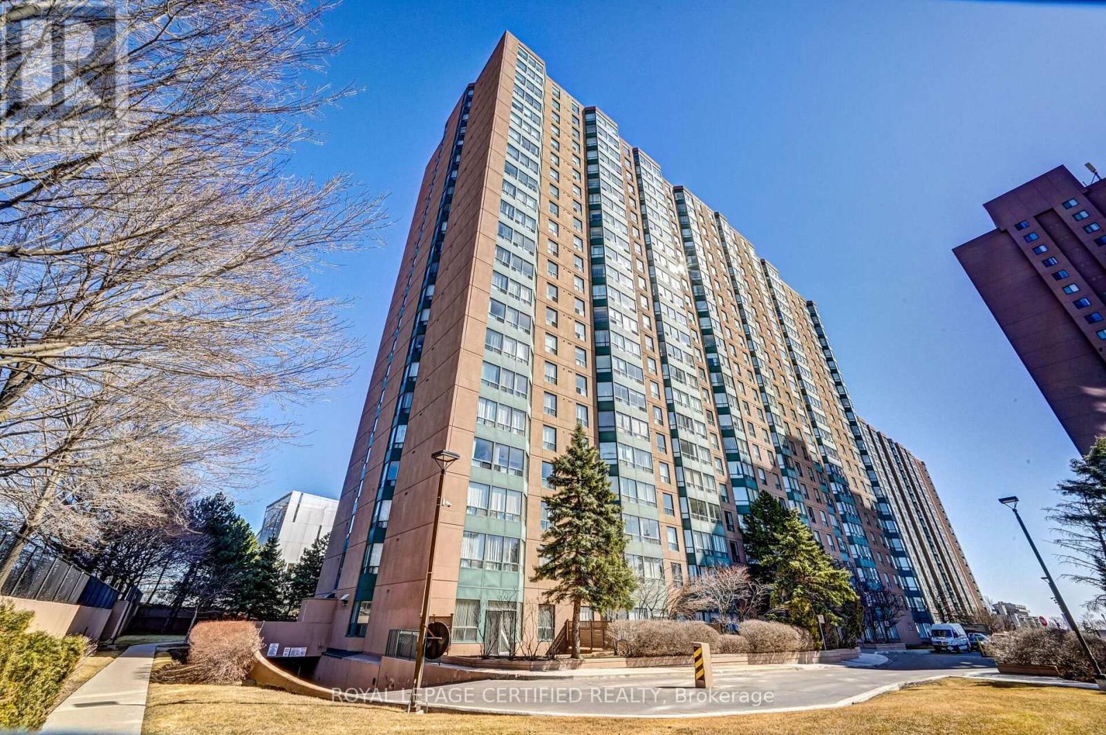 1605 - 135 Hillcrest Avenue, Mississauga, Ontario  L5B 4B1 - Photo 2 - W13627304