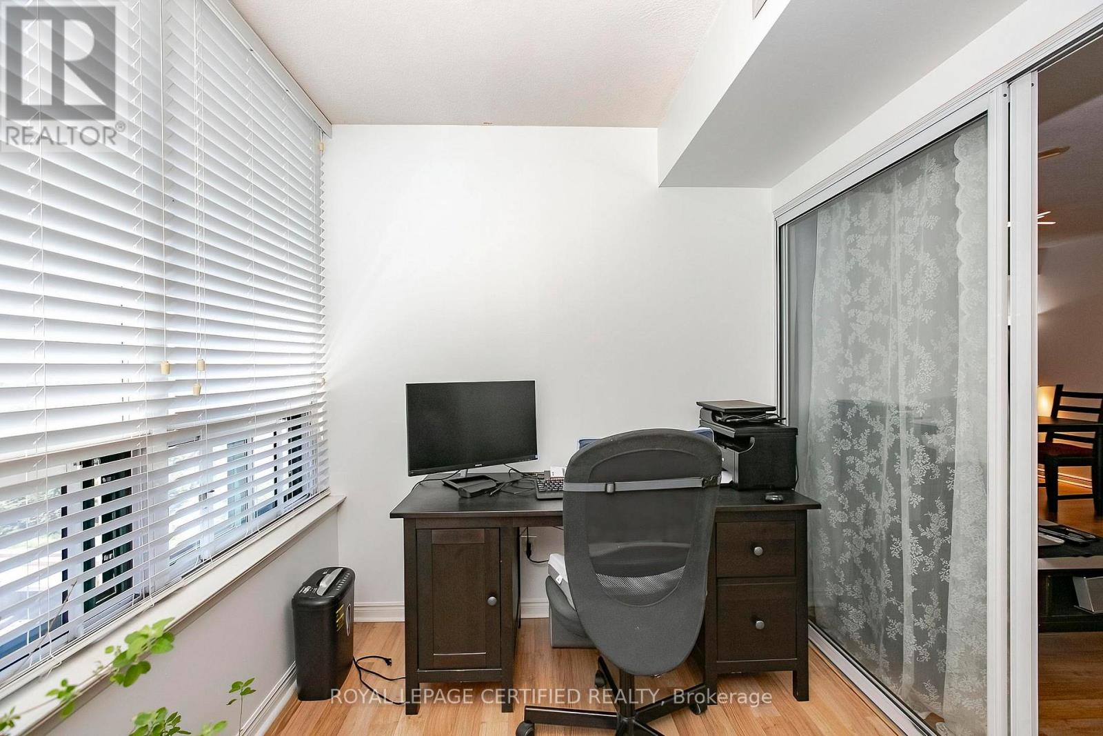 1605 - 135 Hillcrest Avenue, Mississauga, Ontario  L5B 4B1 - Photo 22 - W13627304