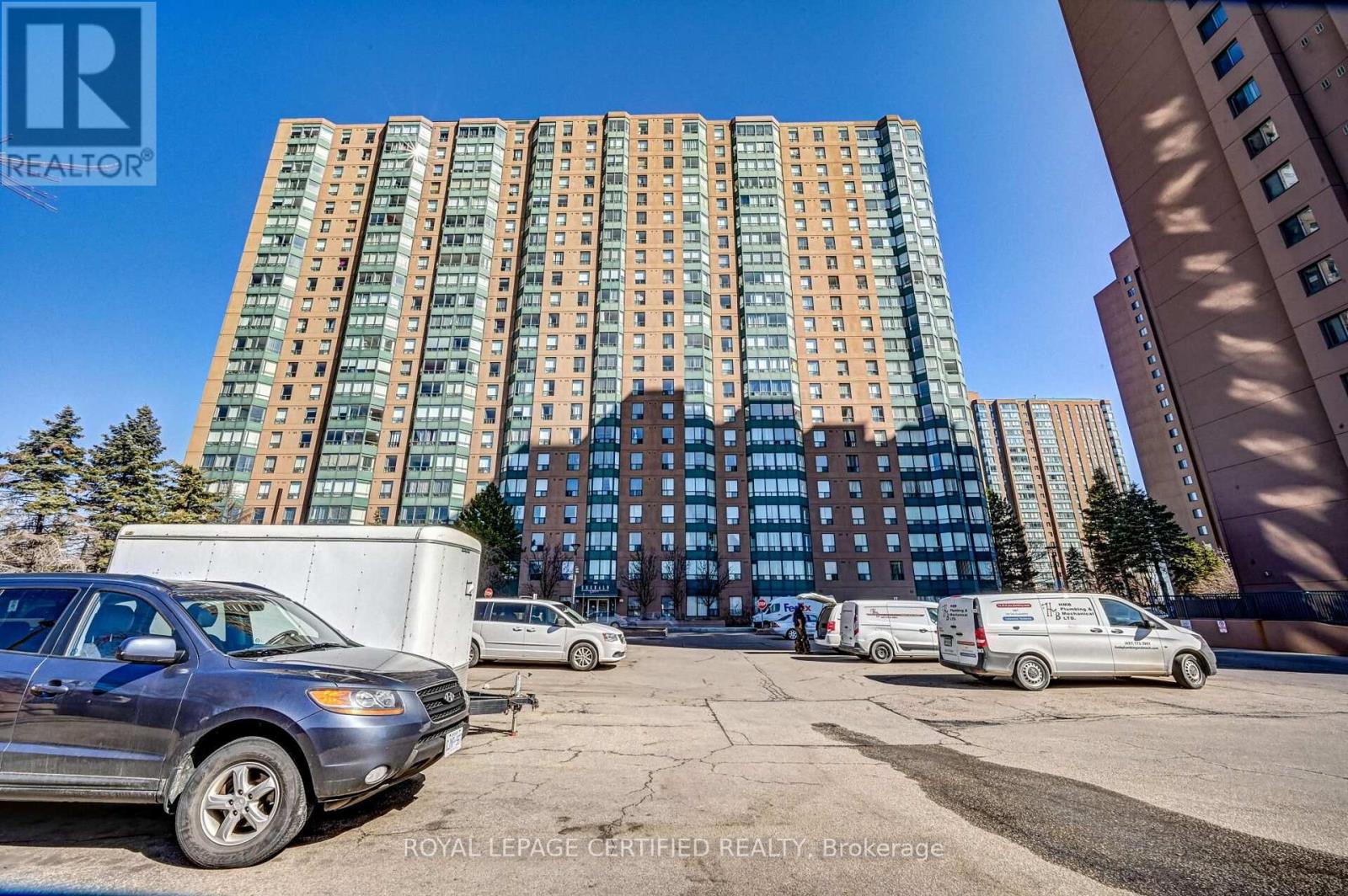 1605 - 135 Hillcrest Avenue, Mississauga, Ontario  L5B 4B1 - Photo 3 - W13627304