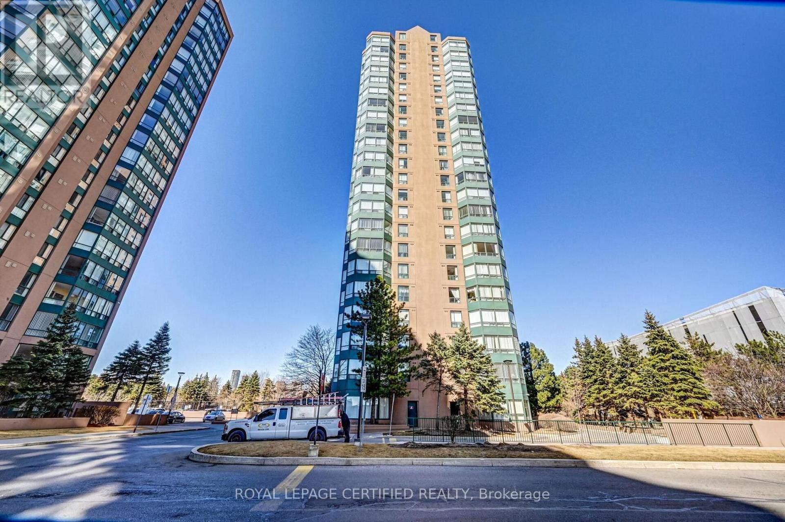 1605 - 135 Hillcrest Avenue, Mississauga, Ontario  L5B 4B1 - Photo 4 - W13627304