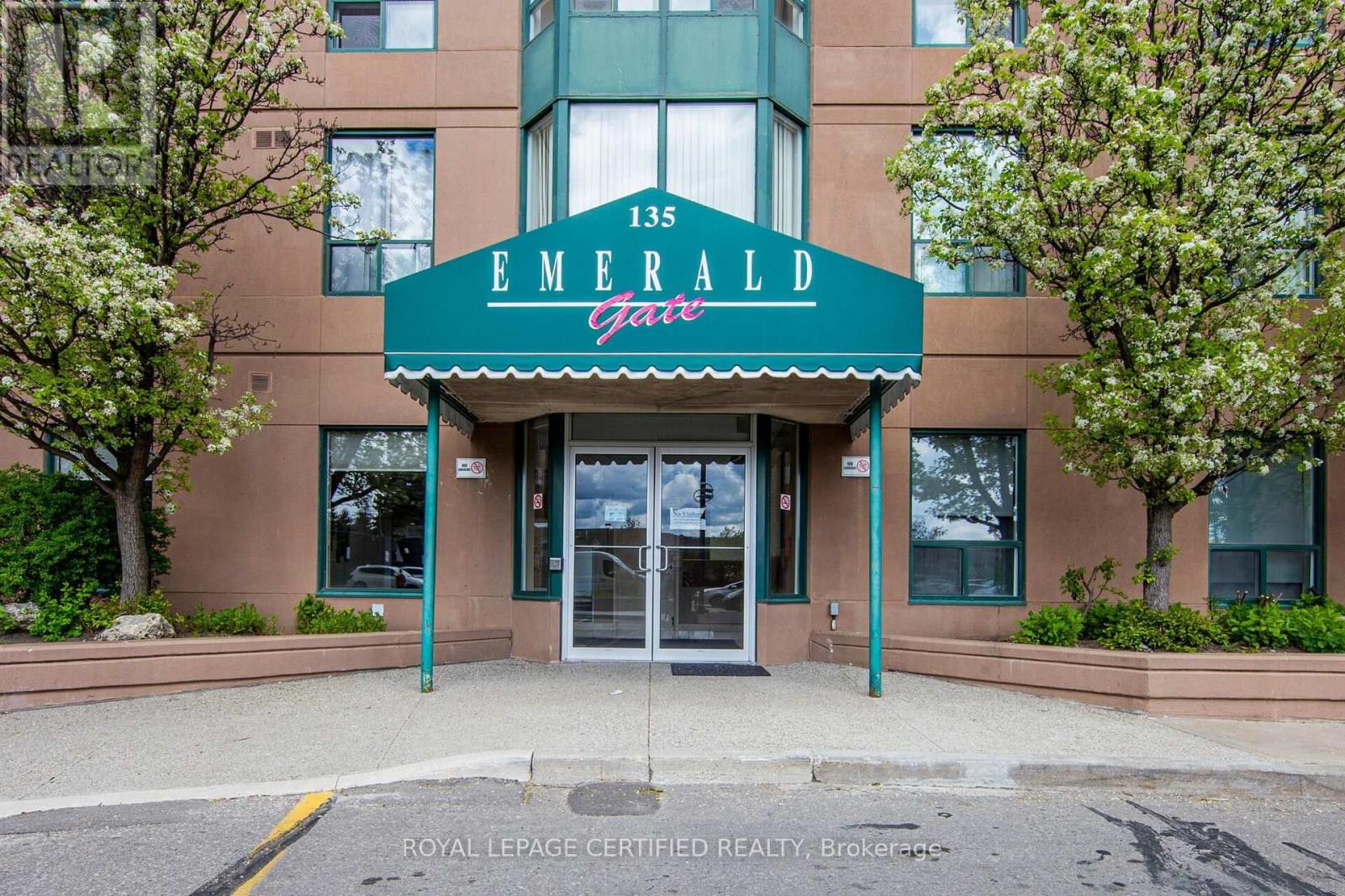 1605 - 135 Hillcrest Avenue, Mississauga, Ontario  L5B 4B1 - Photo 6 - W13627304