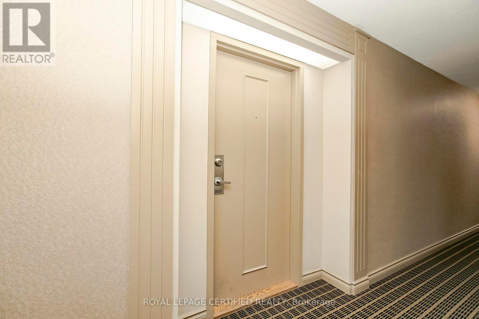 1605 - 135 Hillcrest Avenue, Mississauga, Ontario  L5B 4B1 - Photo 9 - W13627304