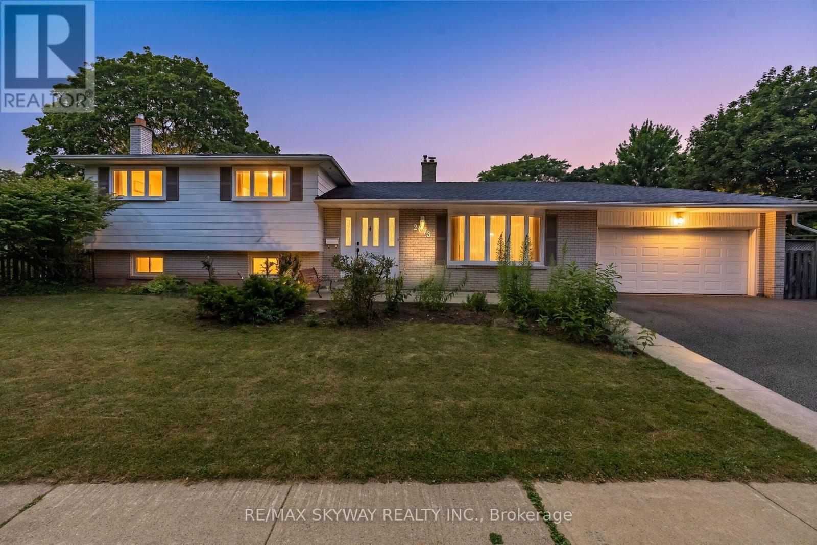 2673 Thorn Lodge Drive, Mississauga, Ontario  L5K 1L1 - Photo 2 - W13627312