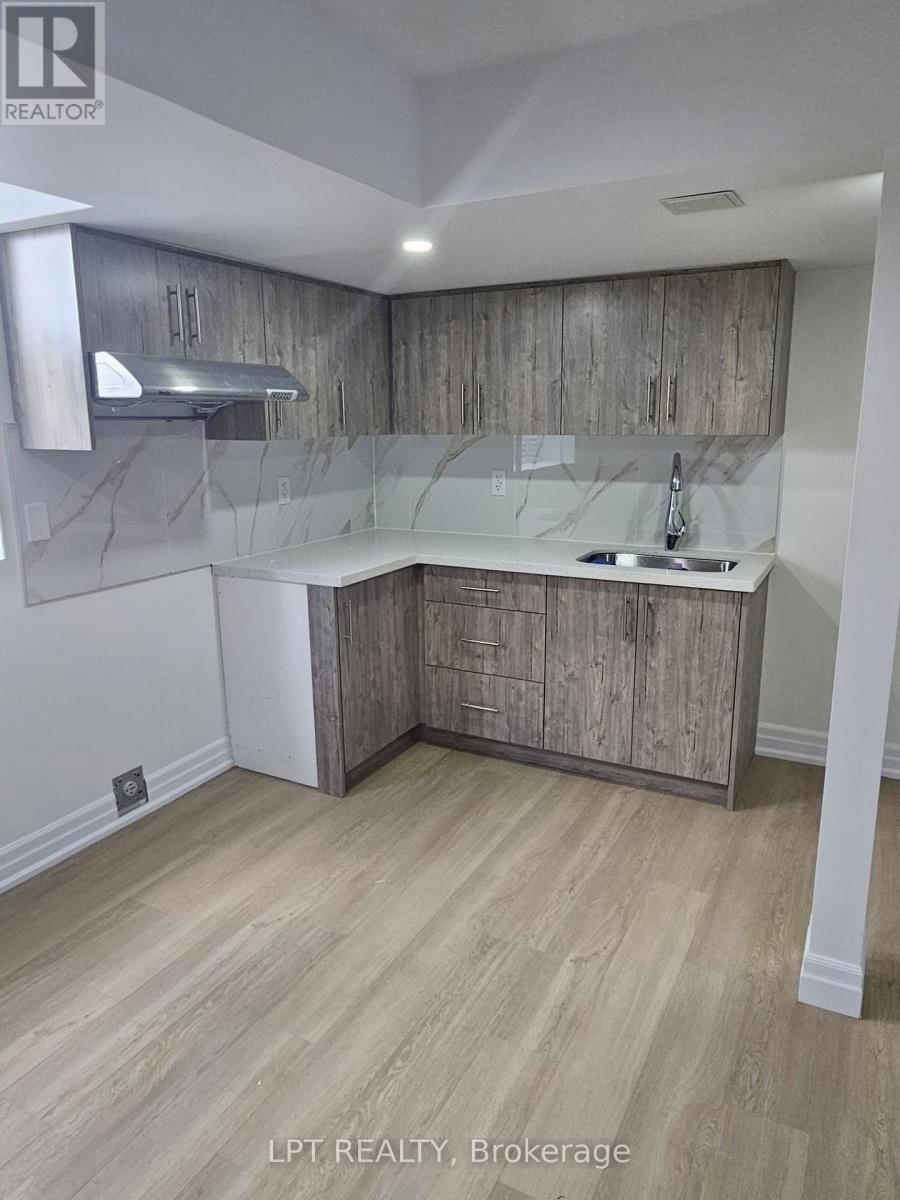 71 Tweedhill Avenue, Caledon, Ontario  L7C 4K3 - Photo 2 - W13627350