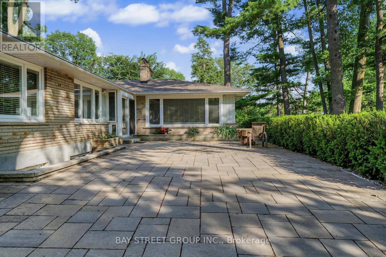317 Wedgewood Drive, Oakville, Ontario  L6J 4R6 - Photo 4 - W13627364
