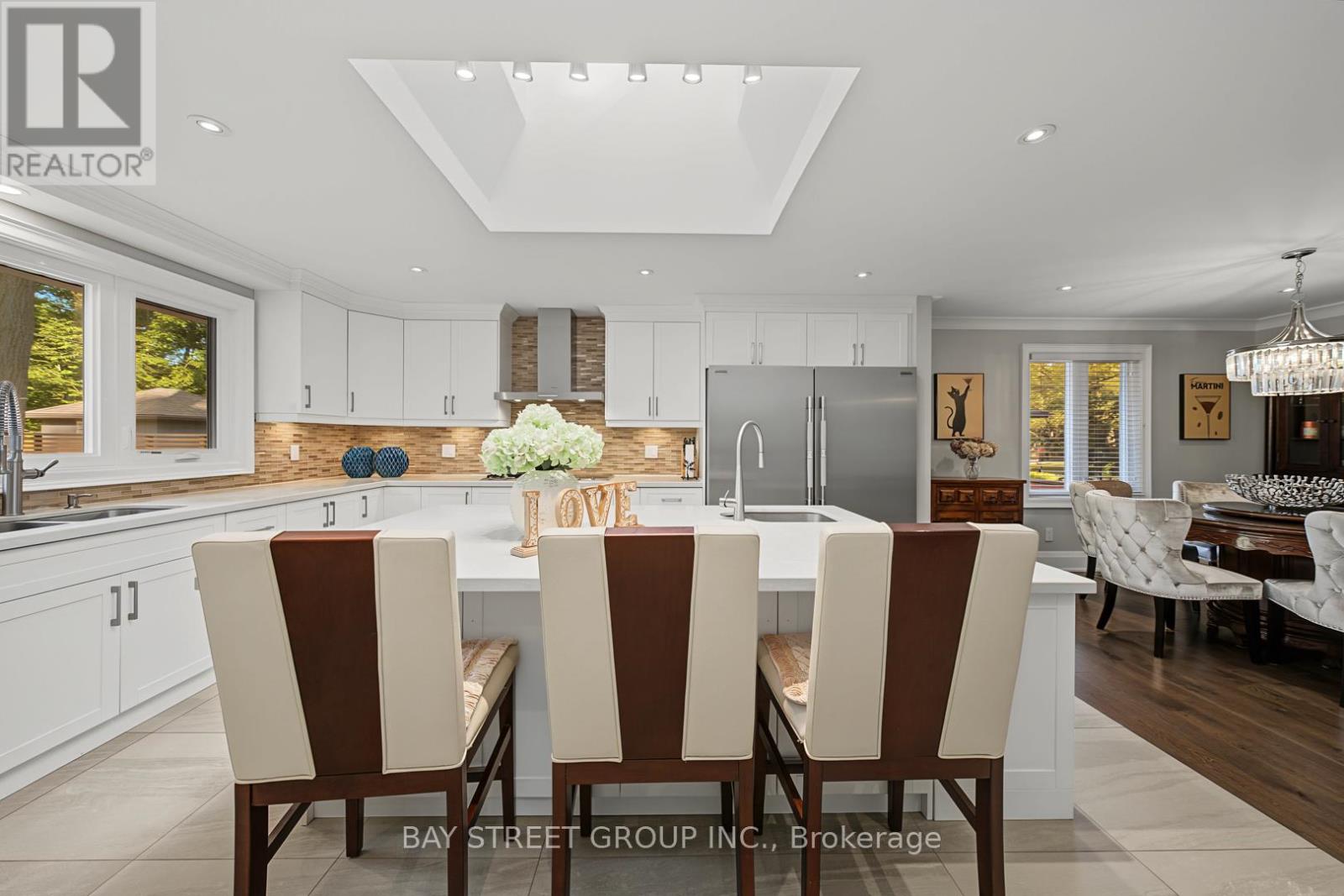 317 Wedgewood Drive, Oakville, Ontario  L6J 4R6 - Photo 8 - W13627364