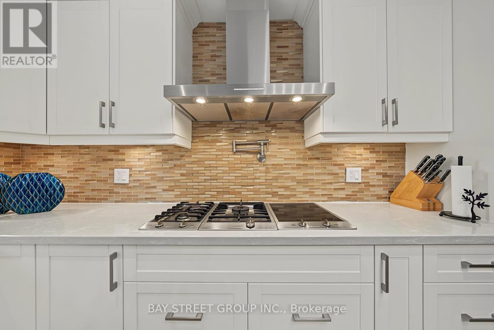 317 Wedgewood Drive, Oakville, Ontario  L6J 4R6 - Photo 9 - W13627364