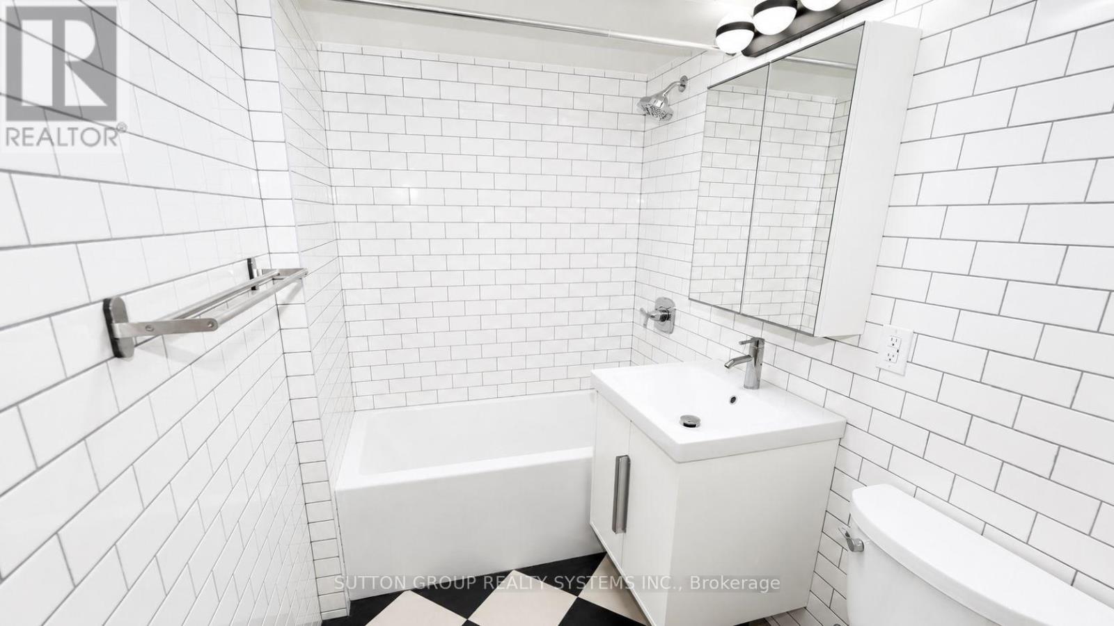 616 Rogers Road, Toronto, Ontario  M6M 1B8 - Photo 4 - W13627386