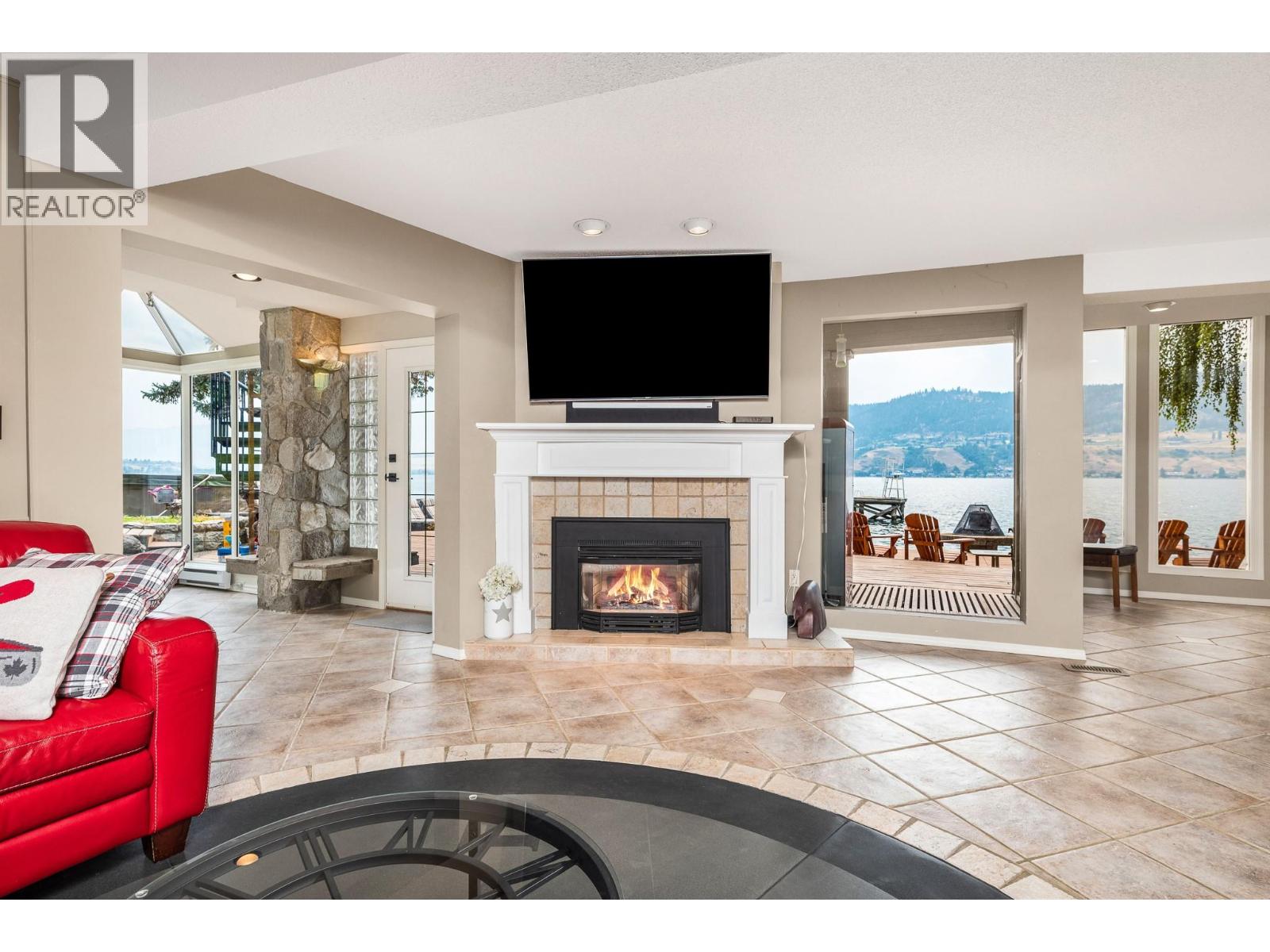 8180 Tronson Road, Vernon, British Columbia  V1H 1C8 - Photo 15 - 10376203