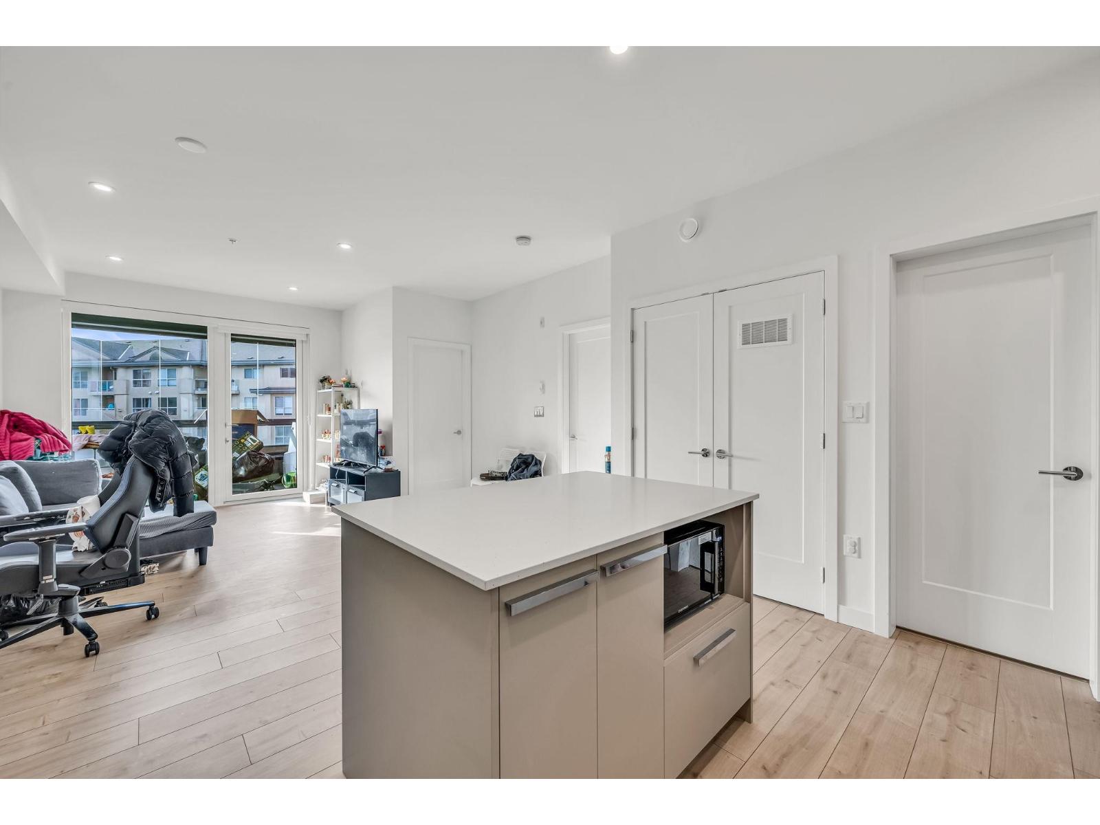 325 13788 76 Avenue, Surrey, British Columbia  V3W 3V9 - Photo 6 - R3151669