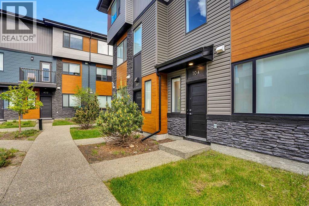 104 Corner Glen Circle NE, Calgary, Alberta T3N 2E2 - Photo 3 - A2322574