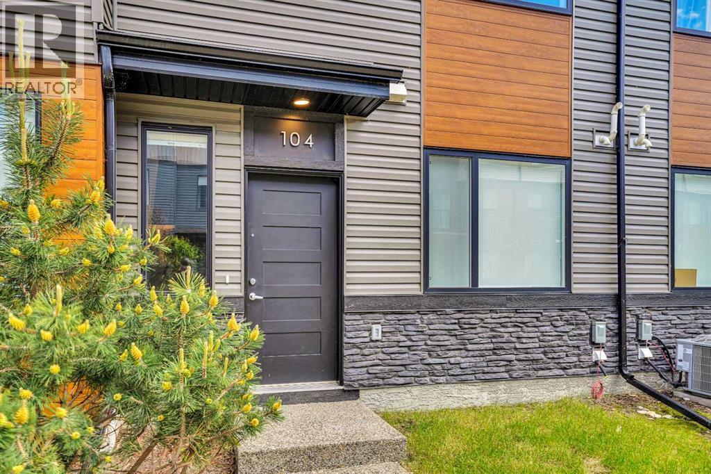 104 Corner Glen Circle NE, Calgary, Alberta T3N 2E2 - Photo 5 - A2322574