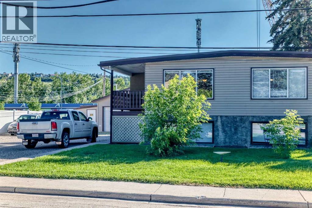 5113 17 Avenue NW, Calgary, Alberta  T3B 0P8 - Photo 3 - A2327732