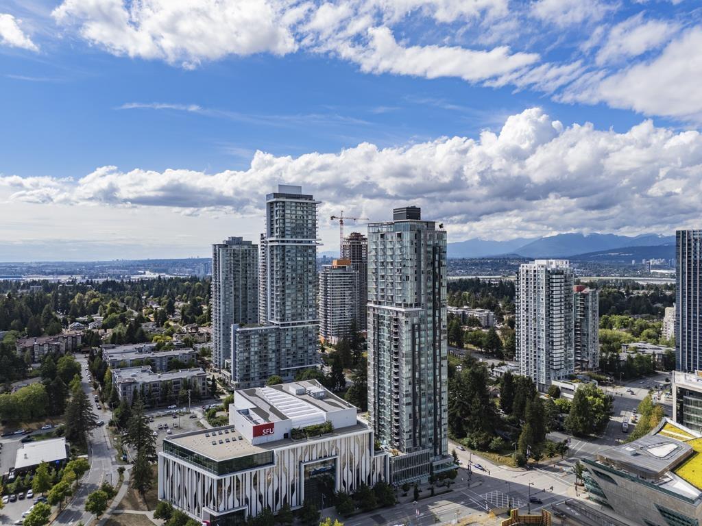 2105 13438 Central Avenue, Surrey, British Columbia  V3T 0N2 - Photo 2 - R3151720
