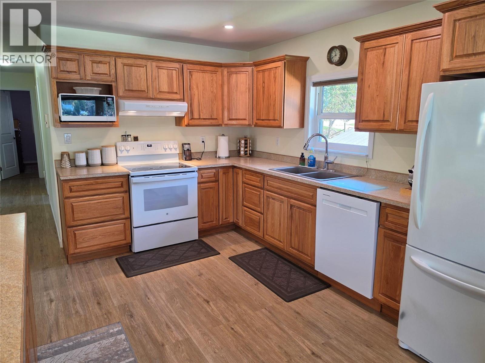 8350 Busk Road, Balfour, British Columbia  V0G 1C0 - Photo 9 - 10385667