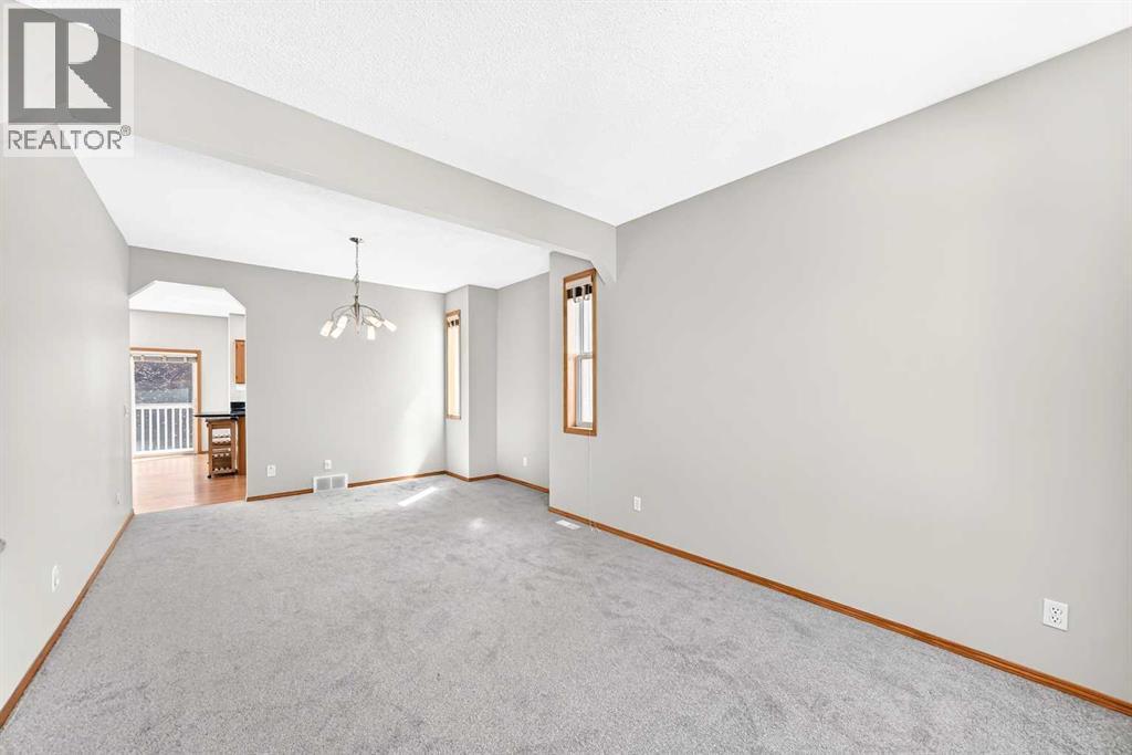 83 Edgeridge Close NW, Calgary, Alberta  T3A 6K5 - Photo 13 - A2327556