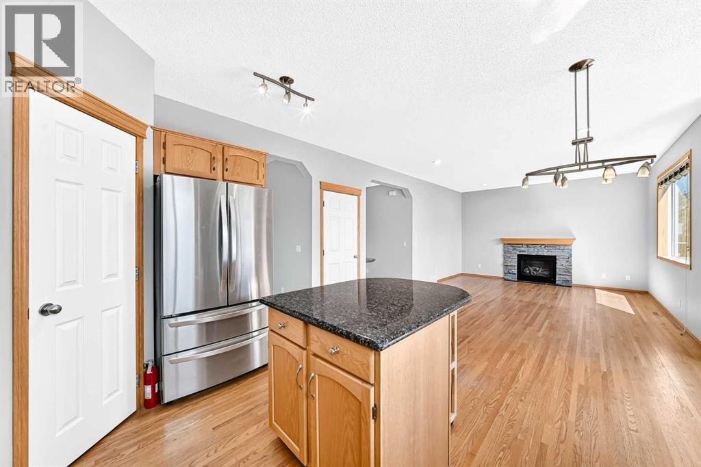 83 Edgeridge Close NW, Calgary, Alberta  T3A 6K5 - Photo 5 - A2327556