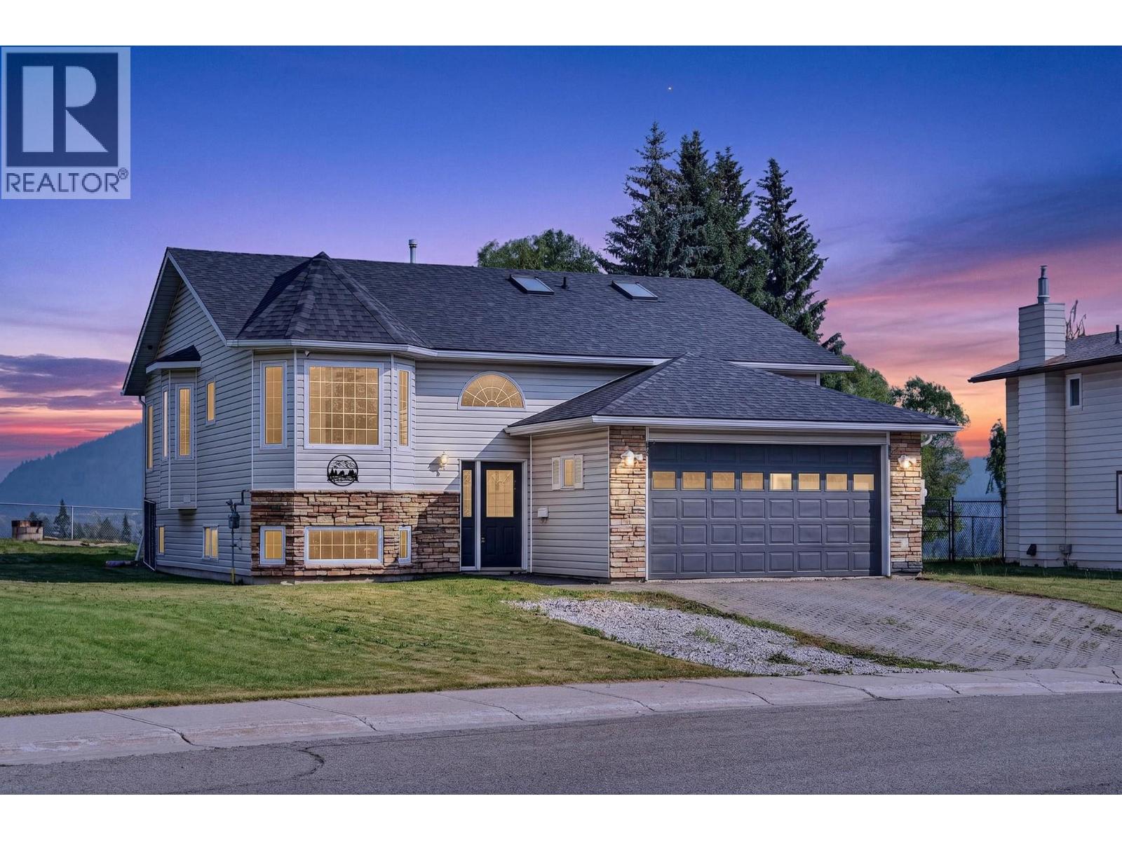 1255 Valley View Drive, Sparwood, British Columbia  V0B 2G2 - Photo 1 - 10395860