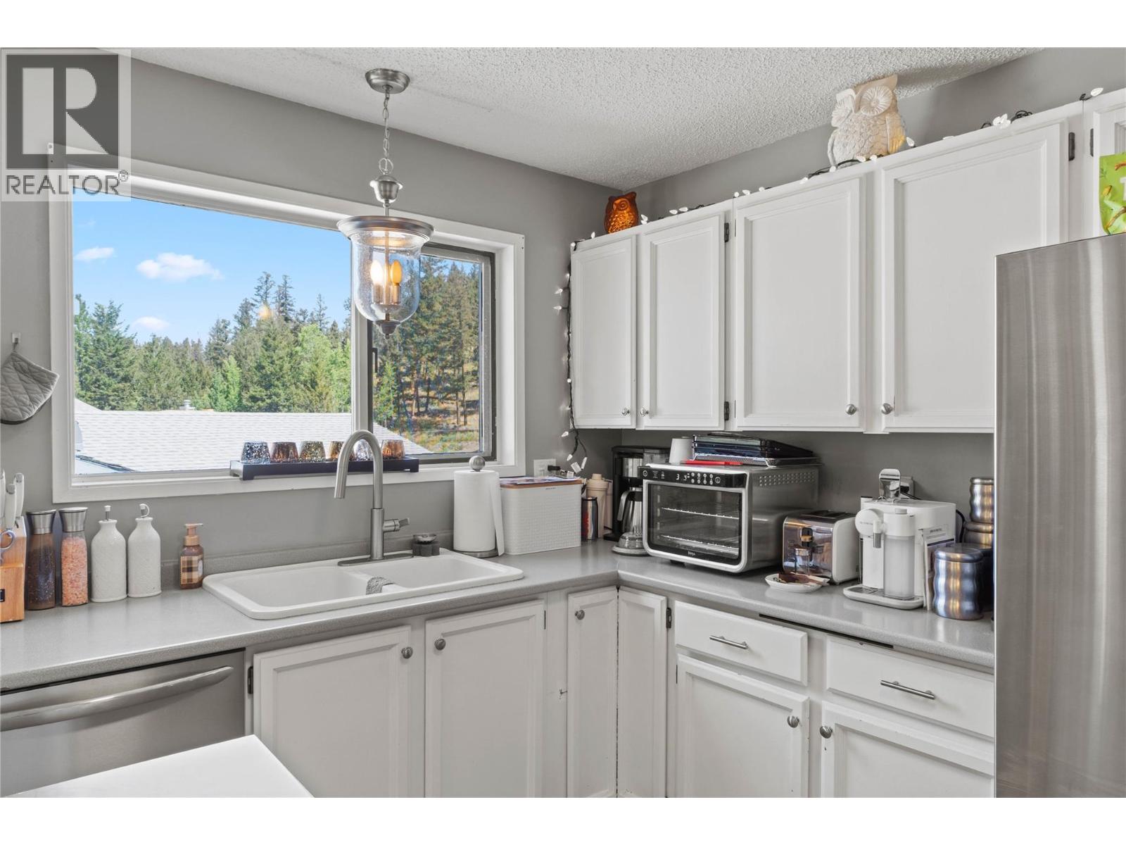 182 Jasper Drive, Logan Lake, British Columbia  V0K 1W0 - Photo 6 - 10396423