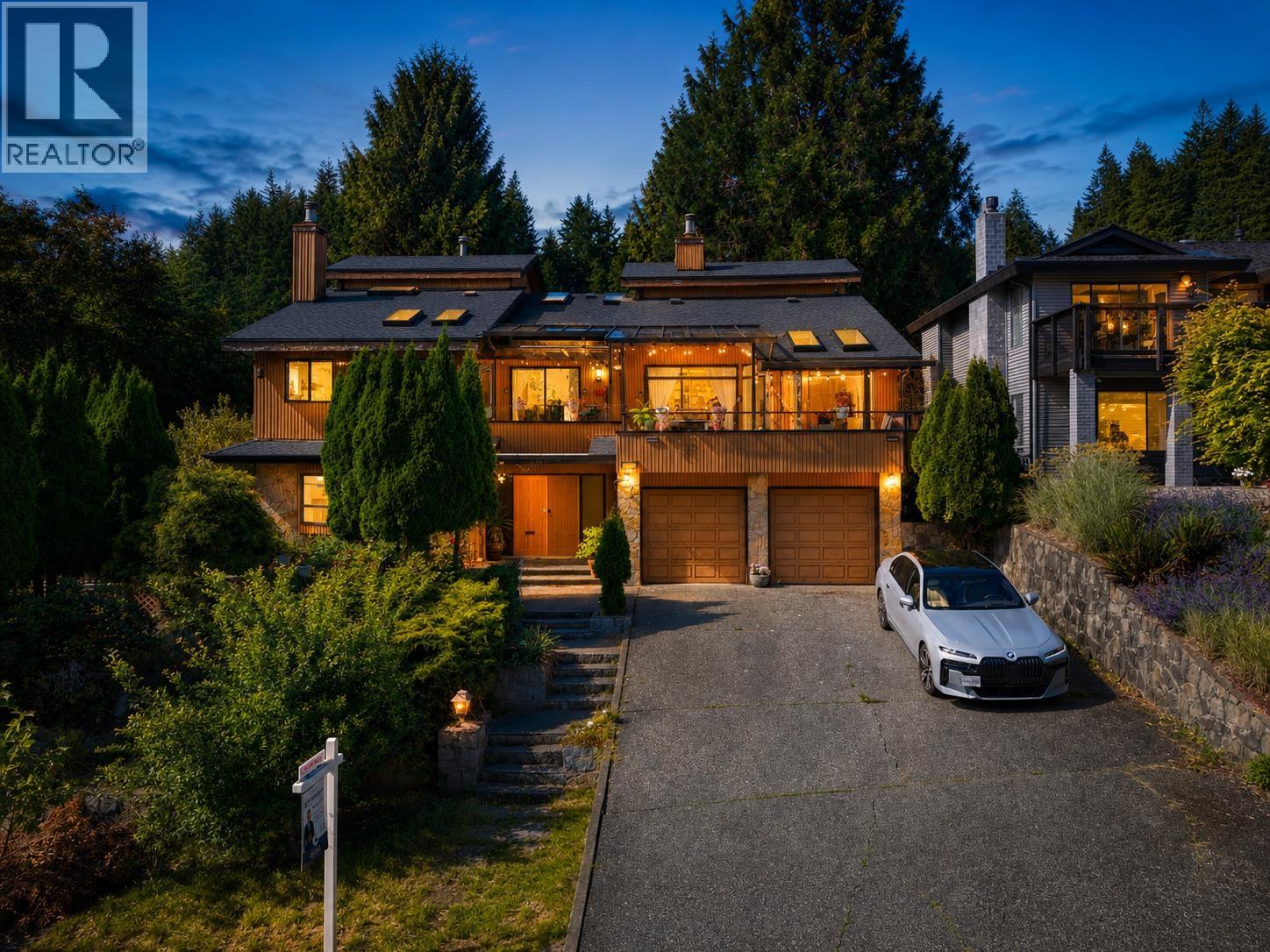 2940 DRESDEN WAY, North Vancouver, British Columbia
