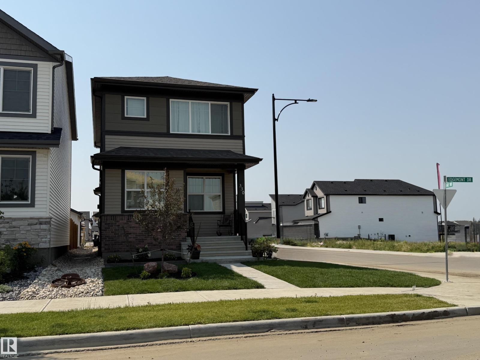 330 Edgemont Dr NW, Edmonton, Alberta T6M 3G7 - Photo 4 - E4480475
