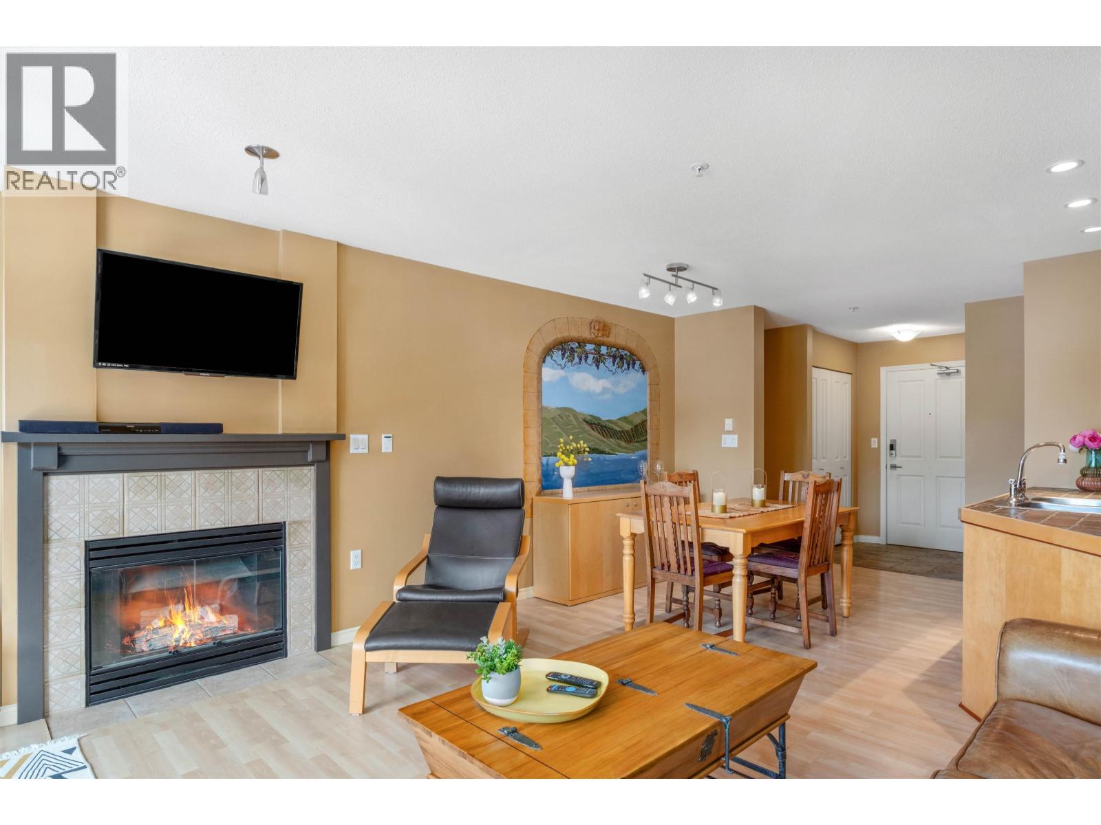 209 8080 Nicklaus North Boulevard, Whistler, British Columbia  V8E 1J7 - Photo 5 - R3151528
