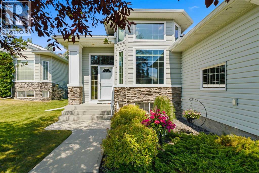 215 Rocky Ridge Villas NW, Calgary, Alberta  T3G 4R2 - Photo 1 - A2329725